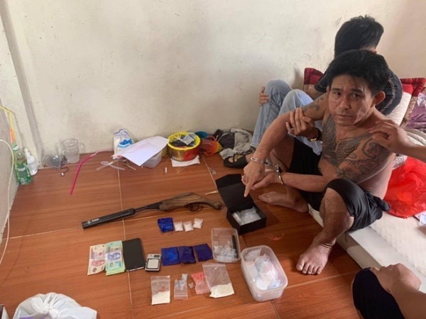 Hai cha con bị bắt vì rủ nhau buôn bán ma tuý