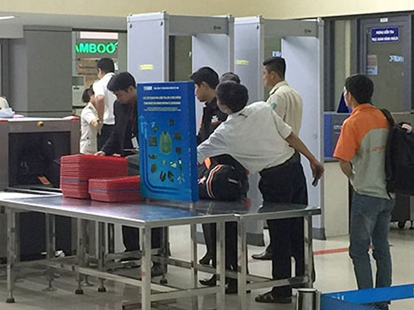Nữ hành khách cố tình 'cầm nhầm điện thoại' ở sân bay Cát Bi