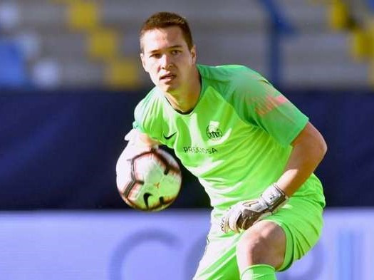 Filip Nguyễn phải vào lưới nhặt bóng 5 lần tại Europa League
