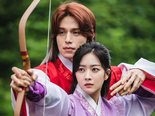 Tại sao 'Bạn trai tôi là hồ ly' của Lee Dong Wook thu hút người xem ở mọi lứa tuổi?