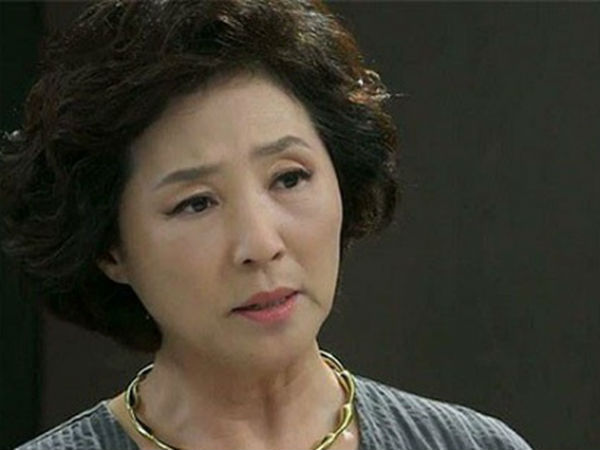 Đang dấm dúi gửi tiền về đằng ngoại, nàng dâu bị mẹ chồng giật phăng cái ví, sự việc diễn ra sau đó giúp cô nhìn ra bản chất thật của bà