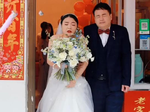 Nhờ người yêu cũ chụp ảnh cưới, cặp đôi nhận về ngàn niềm đau với những tác phẩm chán đời không tả