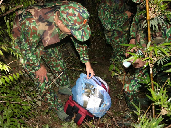 Bộ đội biên phòng truy bắt nhóm đối tượng vận chuyển heroin trong đêm