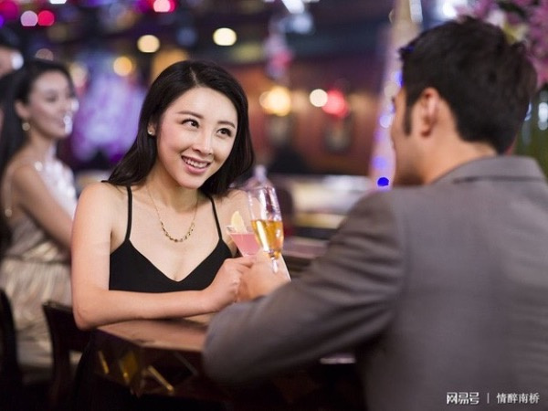 Rút kinh nghiệm từ nhiều màn 'ăn ké' khi hẹn hò, nam chính đề nghị chia đều tiền ăn từ đầu nhưng vẫn bị nữ chính 'chơi' 1 vố thật đau