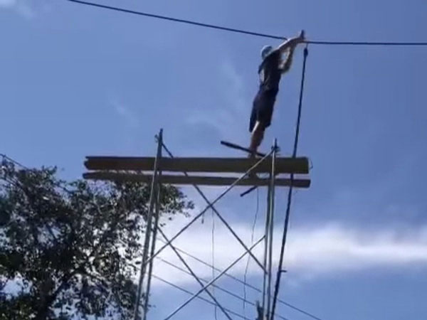 Kê giàn giáo lên cắt dây điện 220kv vì… đi ngang qua nhà