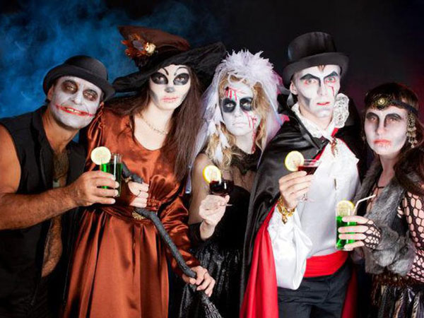 Tại sao cứ phải hóa trang trong lễ hội Halloween?