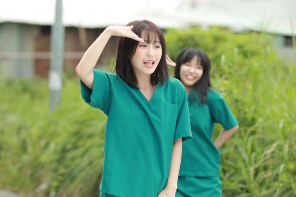 Han Sara gây ấn tượng trong MV nhạc phim mùa Halloween đầy ma mị