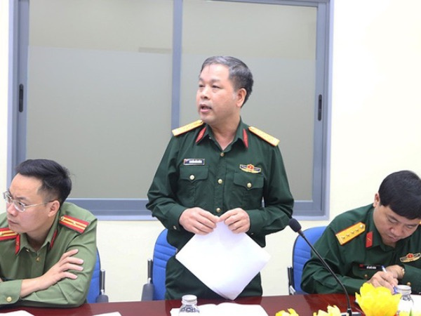 Các Bộ họp khẩn giải quyết chế độ bảo hiểm cho sĩ quan quân đội, công an cấp xã