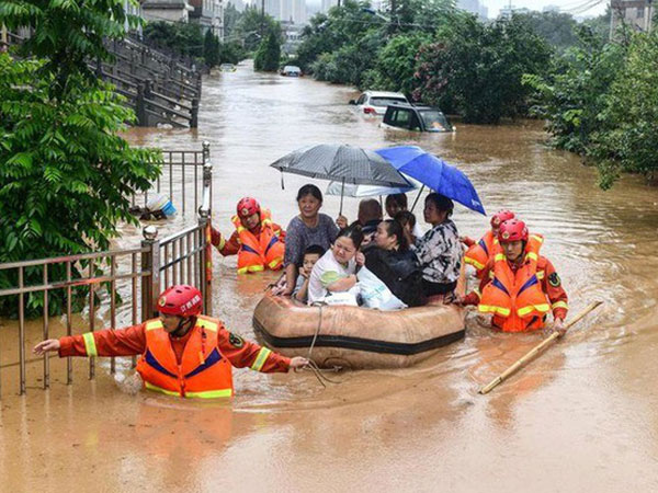 Thứ trưởng Bộ NN&PTNT: 'Chưa bao giờ trong vòng 20 ngày miền Trung chịu 4 cơn bão'