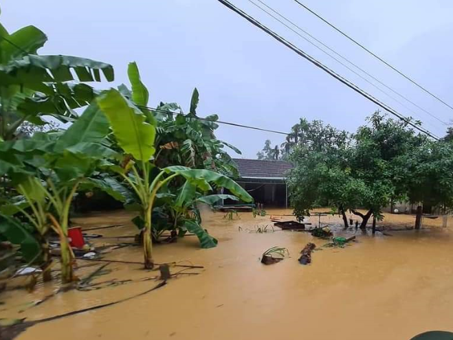 Nghệ An: Mưa lũ khiến 5 người chết và mất tích, 12.600 nhà dân bị ngập