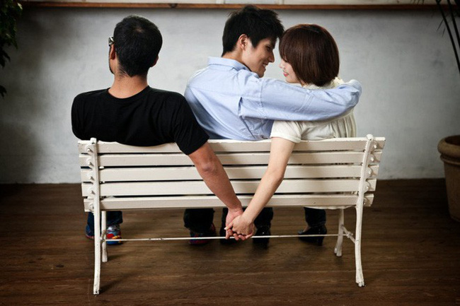 Kết hôn 7 tháng mà vợ không chịu mang bầu, chồng ngỡ ngàng khi đọc tin nhắn trong điện thoại của người bạn mới quen liền vội đi báo cảnh sát