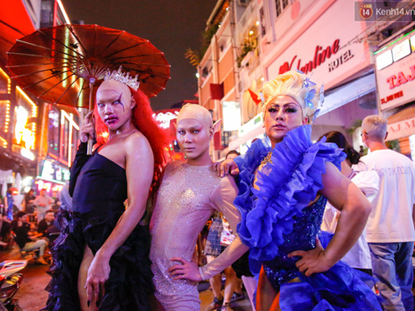 Dân chơi Sài Gòn lên đồ quẩy Halloween: Xấu đẹp gì tầm này ai lồng lộn giật spotlight mới là đỉnh
