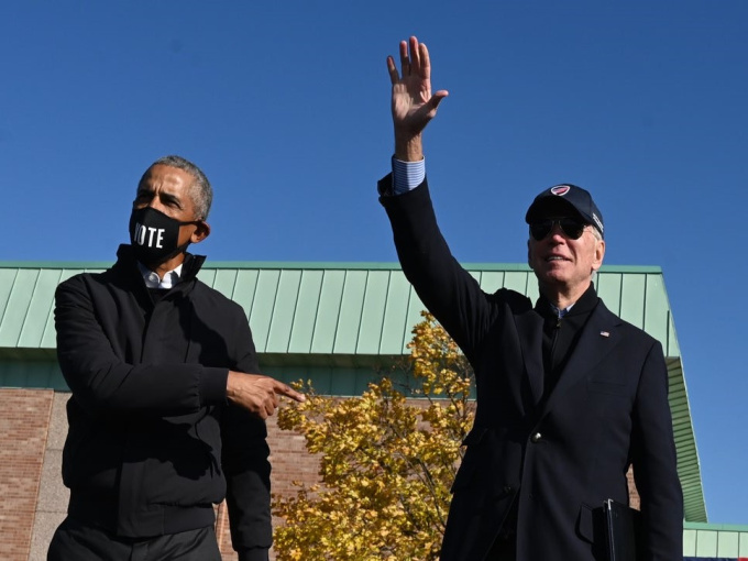 Lần đầu cùng xuất trận, hai ông Biden - Obama 'vùi dập' Tổng thống Trump