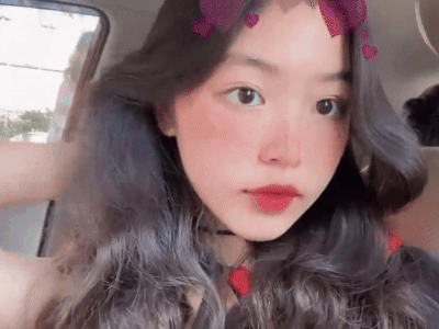 Ái nữ nhà Quyền Linh khoe sắc, dân mạng so sánh với huyền thoại Hồng Kông