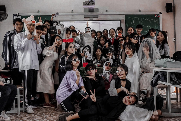 Những màn hóa trang siêu dị của học sinh ngày Halloween, thầy cô cũng lầy lội chẳng kém