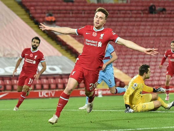 Liverpool lên đỉnh bảng Ngoại hạng Anh