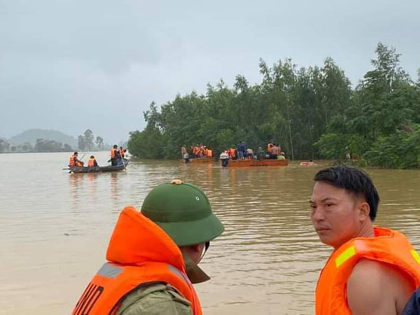 Rơi xuống bể phốt của gia đình đang xây dựng dở, bé gái khuyết tật 8 tuổi tử vong thương tâm