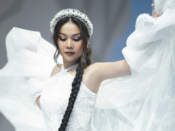 Siêu mẫu Thanh Hằng, model khuyết tay Hà Phương hoá 'thiên thần' quyền lực trên sàn diễn