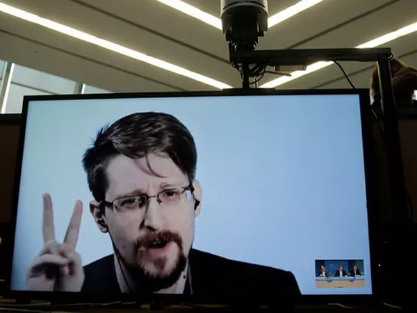 'Người thổi còi' Snowden xin nhập tịch Nga để… đời con bớt khổ