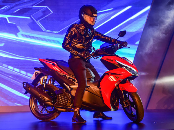 Đấu Honda Air Blade, Yamaha NVX 2021 ra mắt tại Việt Nam với giá bán 53 triệu đồng