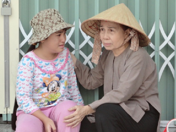 Cuộc đời buồn của nghệ sĩ Ánh Hoa: Mất chồng và 4 con, phải nghỉ hát bán cơm tấm