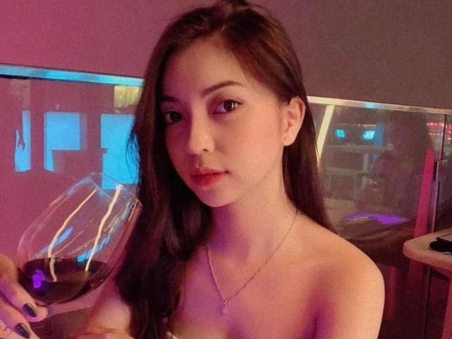 Giữa lùm xùm Huỳnh Anh “cắm sừng” Quang Hải, Nhật Lê đăng ảnh sexy cùng status chỉ có 3 chữ gây chú ý