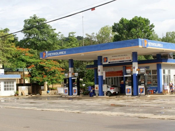 Phát hiện thi thể một phụ nữ đang phân hủy trong tư thế treo cổ sau kho xăng dầu