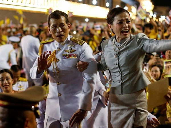 Vua Thái Lan lần đầu bình luận về phong trào biểu tình