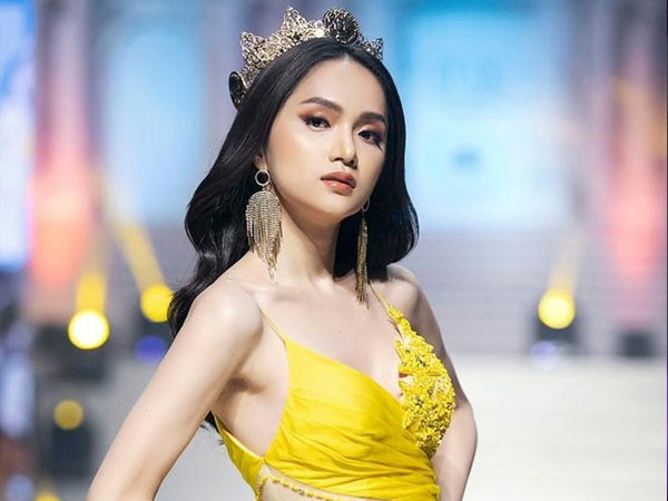 Rầm rộ đoạn tin nhắn được cho là quản lý hé lộ cát xê của Hương Giang khi diễn vedette và dự thảm đỏ, mức giá cao khiến nhiều người bất ngờ
