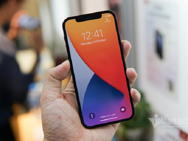 Giá iPhone 12 xách tay giảm từ 4-6 triệu đồng