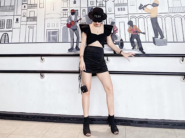 Mẹ bầu gây 'choáng' với style sang chảnh, không ngại diện váy ôm sexy 'nghẹt thở' khiến hội chị em phát cuồng