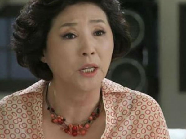 Bác hàng xóm sang mời cưới con gái lấy trai Tây, nào ngờ mẹ chồng buông một câu khiến tôi bàng hoàng và ái ngại không dám ngẩng mặt