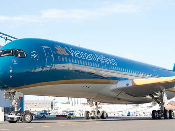 Bật lửa đốt khăn trên máy bay Vietnam Airlines, nam hành khách bị phạt 2 triệu đồng