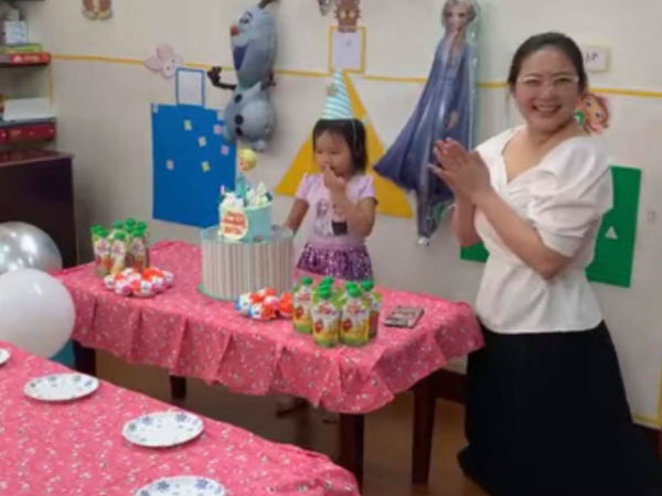 Phan Như Thảo tiếp tục bị chê vừa béo vừa già, 'như hai bà cháu' khi ngồi cạnh con gái và đây là lời đáp trả của siêu mẫu một thời