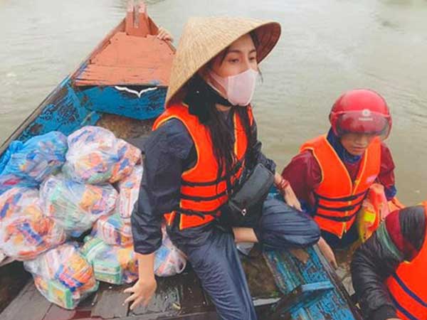 Vụ Thủy Tiên dừng trao tiền cứu trợ tại Hải Lăng: Xã thừa nhận việc thống kê còn thiếu sót vì nhận lịch trao quà quá gấp