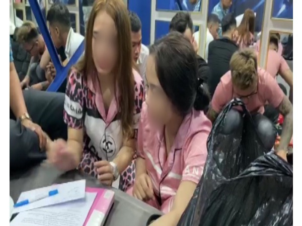 Bắt quả tang 17 'dân chơi' tụ tập 'bay lắc' trong nhà nghỉ