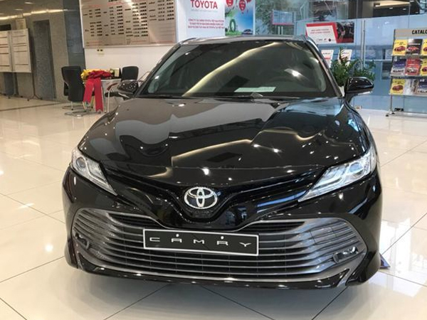 Giá xe ô tô tháng 11 tăng giảm đối nghịch