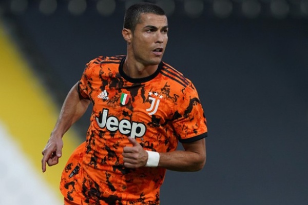 Cựu hậu vệ Juventus chê Ronaldo thiếu hiểu biết, không tôn trọng đồng đội