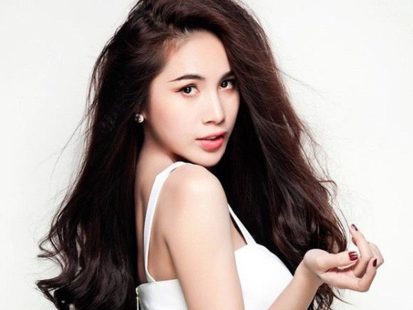Giọng hát hạn chế, từng vướng nhiều tai tiếng, Thủy Tiên thay đổi ra sao để tồn tại trong showbiz?