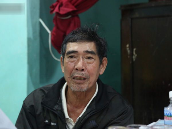 Bác trưởng xóm có trong danh sách cứu trợ: 'Tôi mong Thủy Tiên vào nhà kiểm tra, nếu gia đình không đủ điều kiện nhận hỗ trợ tôi sẽ trực tiếp xin lỗi'
