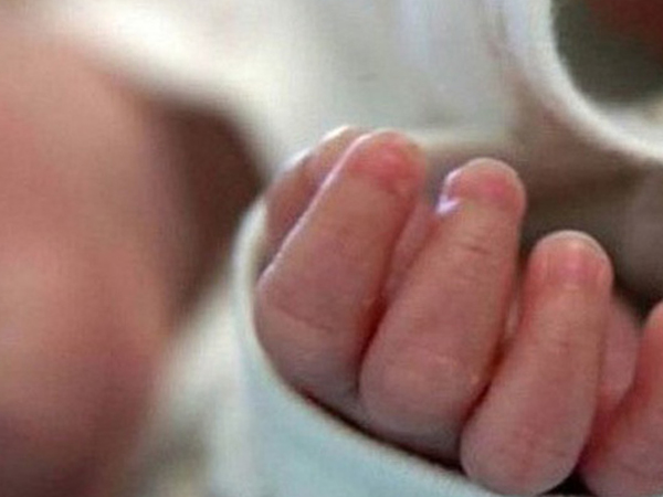 TP.HCM: Bé 6 tháng tuổi tử vong thương tâm do bị kẹt giữa nệm và vách tường