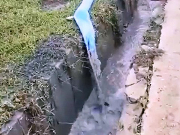 Lợi dụng mưa lũ, Nhà máy nhiệt điện Vũng Áng 1 bơm nước tro xỉ ra môi trường