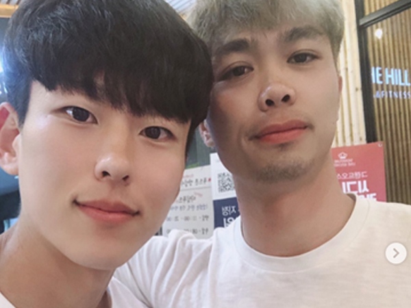 Công Phượng khoe ảnh 'buôn dưa lê' với bạn thân, fan nhiệt tình: Mời trai đẹp này về làm phù rể đi anh ơi!