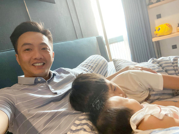 Cường Đô La khoe khoảnh khắc hạnh phúc bên 2 nhóc tỳ, nhìn là biết tình cảm của Subeo và em gái như thế nào!
