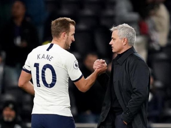 Mourinho phàn nàn các trụ cột... thi đấu quá hay khiến ông khó xoay tua đội hình
