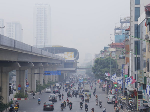 Sáng 6/11, không khí ở thủ đô Hà Nội lại ô nhiễm trở lại, ảnh hưởng rất xấu đến sức khỏe con người
