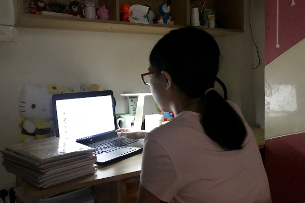 2h sáng ông bố nhắn tin: 'Cô giáo chưa đi ngủ à', tưởng chuyện gì mờ ám, nghe xong câu chuyện ai cũng 'giật mình' đồng cảm