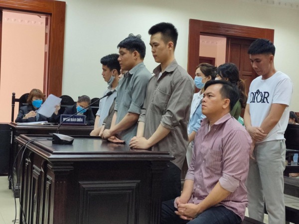 Bị teo cơ chân đi không vững, Phúc XO được giảm 2 năm tù