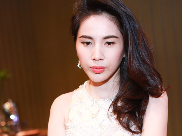 Sau Hương Giang, Thủy Tiên bất ngờ viết tâm thư gửi Anti-fan, cầu xin mọi người 'có gì không hài lòng bỏ qua cho mình'