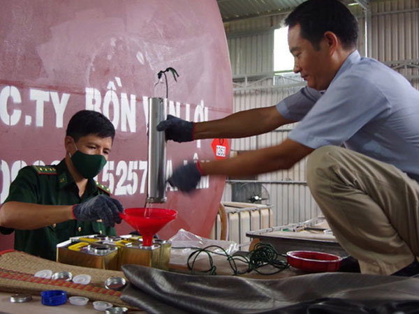 Hàng ngàn lít xăng giả tại Vũng Tàu được sản xuất như thế nào?